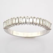 IDL Certificated 14K White Gold Baguette Diamond Ring (Total 0.43 Ct. Stone)