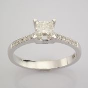IDL Certificated 18K White Gold Diamond Ring (Total 0.77 Ct. Stone)