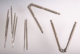 Besteck für Meeresfrüchte (HMQ, wohl 1. Hälfte 20. Jhs.), Metall versilbert, 9 Teile, bestehend aus: