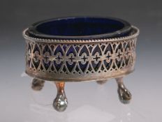 Kl. Saliere (19. Jh.), Metall versilbert, blauer Glaseinsatz (nicht zugehörig), auf 4 Tatzenfüßen,