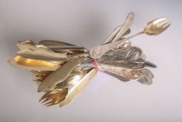 Fischbesteck 800 Silber, 24 Teile, am Griffende jeweils m. Fischdekor, Rs. Gravur am Griffende 