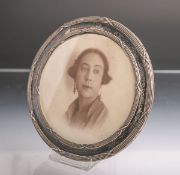 Runder Tisch- bzw. Standbilderrahmen 925 Silber (England), mehrfach gestempelt: EM & S /