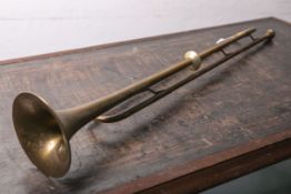Alte Posaune (Alter u. Hersteller unbekannt), Gesamtlänge ca. 80 cm. Funktion nicht geprüft.