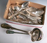 Konvolut von div. Besteckteilen 800 Silber, Spatenmuster, 107 Teile (davon 8 Teile Auflage-Silber)
