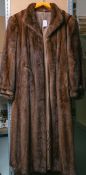 Pelzmantel (Saga Mint), wohl Nerz
