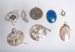 Konvolut aus 8 Anhängern (wohl 800 Silber)