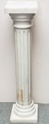 Ziersäule (wohl 19. Jh.), aus weißem Marmor gearbeitet
