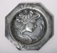 8-kantige flache Schale aus Zinn  (Frankreich, Jugendstil, um 1900)