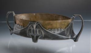 Jardiniere in Schiffchenform aus Zinn (Frankreich, Jugendstil, wohl um 1900)