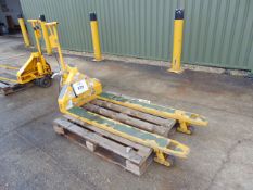 Ex Reserve 1,360Kg Hand Pallet Truck (60 inch Forks)