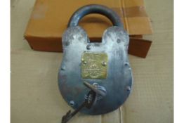 :BIG BRITISH RAILWAYS PADLOCK C/W 2X KEYS