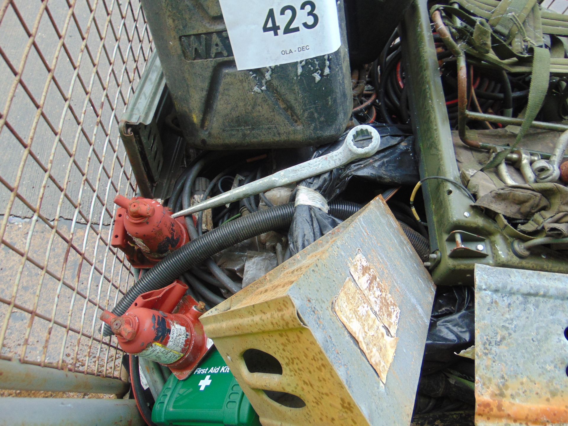 1 x Stillage of FV/Vehicle CES Equipment Inc, Tools, Jacks, Radio Equ Etc - Image 4 of 4