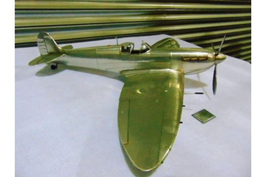 WWII SUPERMARINE SPITFIRE ALUMINIUM SCALE MODEL - Image 4 of 10