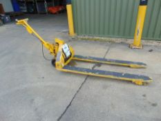Ex Reserve 1,360Kg Hand Pallet Truck (60 inch Forks)