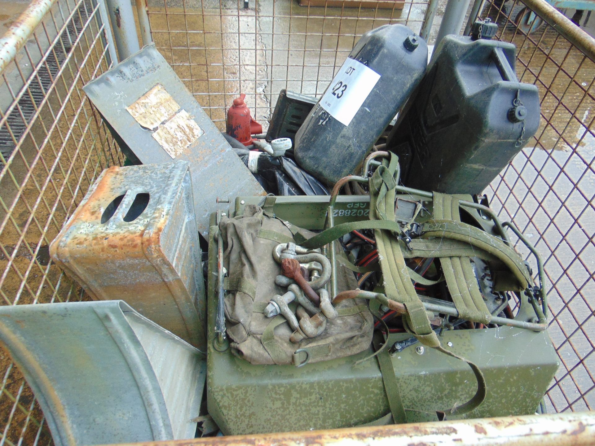 1 x Stillage of FV/Vehicle CES Equipment Inc, Tools, Jacks, Radio Equ Etc - Image 2 of 4
