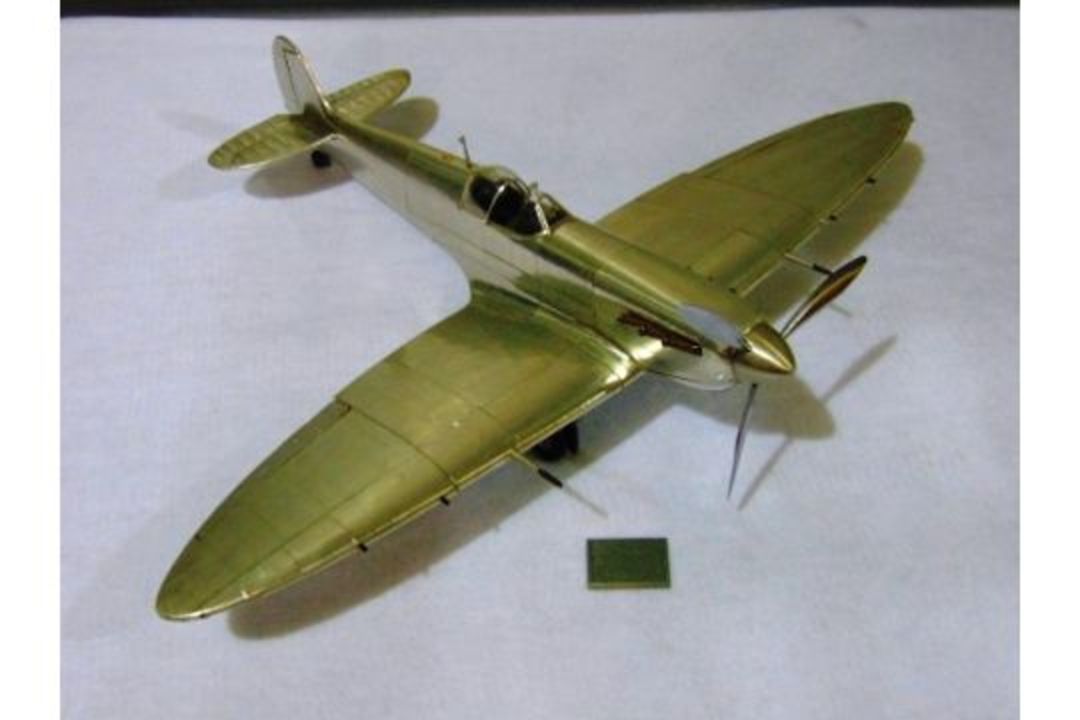 WWII SUPERMARINE SPITFIRE ALUMINIUM SCALE MODEL - Image 1 of 10