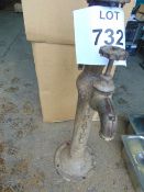 VERY NICE AND ORIGINAL FULL SIZE VINTAGE WATER PUMP UNUSUAL IDEAL FOR GARDEN