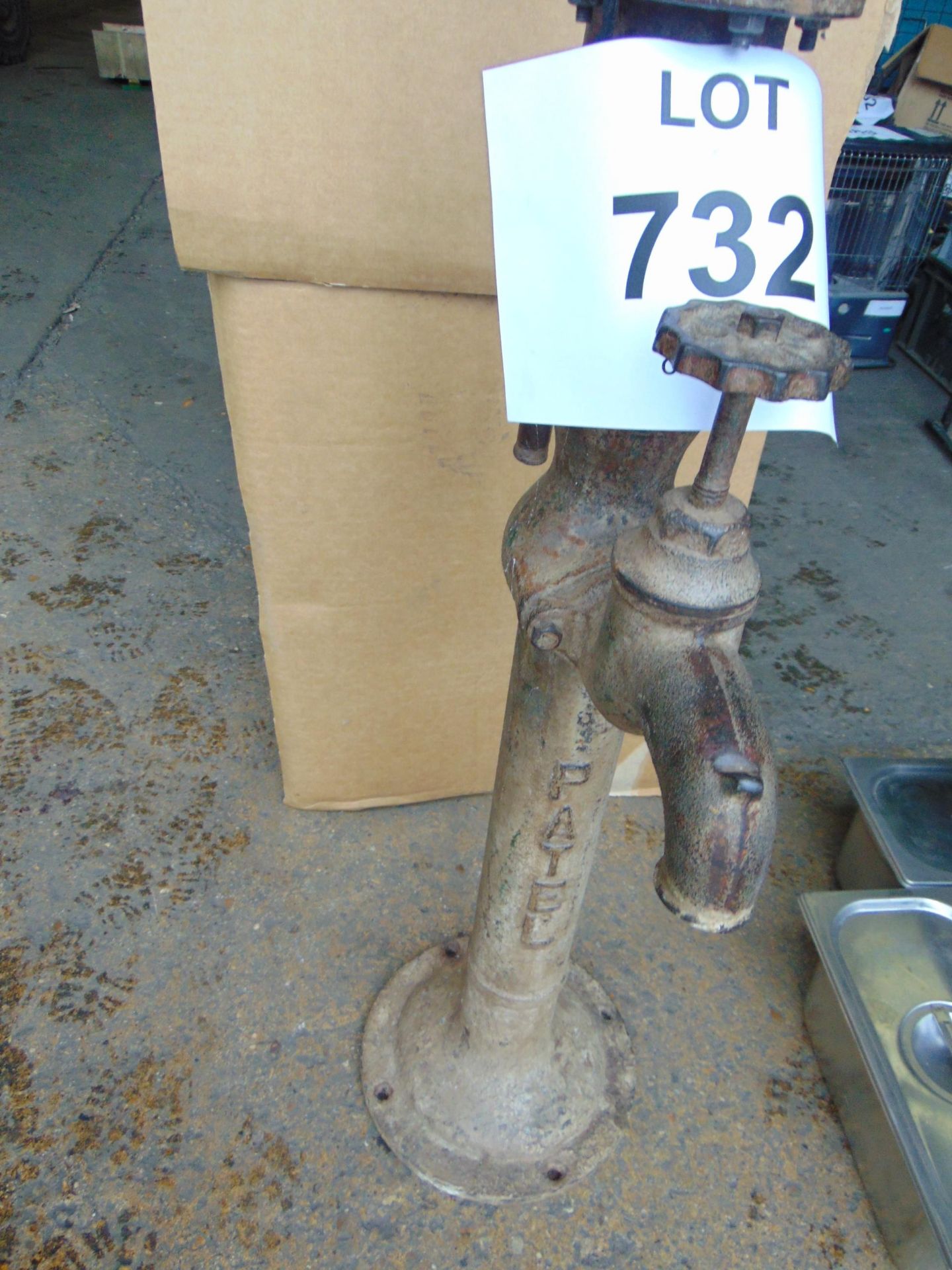 VERY NICE AND ORIGINAL FULL SIZE VINTAGE WATER PUMP UNUSUAL IDEAL FOR GARDEN