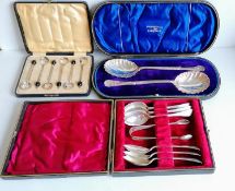 An Edwardian silver cased pair of serving spoons with scallop decoration by Walker & Hall, reg.