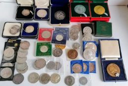 A quantity of commemorative coins, crowns and medallions, mostly relating to the Royal Family, etc