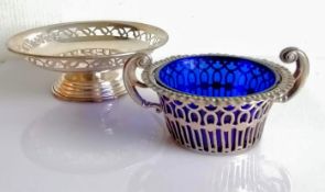 An Edwardian silver pierced sugar bowl with blue glass liner by Samuel M Levi, 1905, 6.5 H cm and