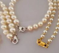 A cultured pearl necklace and bracelet set; the necklace of seventy 6-6.5mm cultured cream pearls on