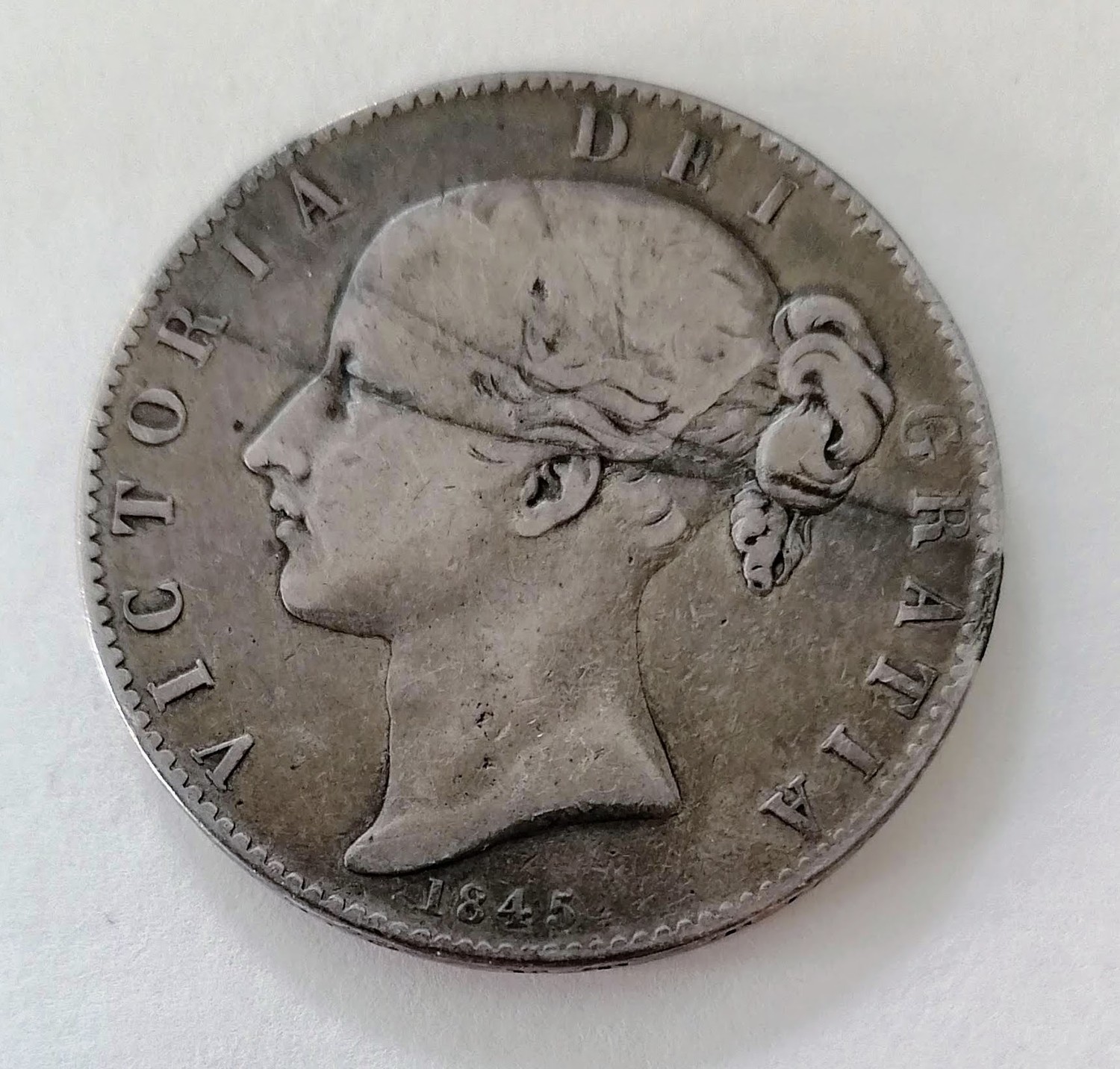 A Charles II crown dated 1662; a Queen Victoria crown dated 1845, young head l, regnal year to the - Image 6 of 6