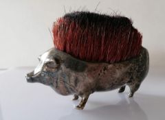 An Edwardian silver nib brush in the form of a pig, Birmingham, 1906, maker's mark rubbed, 11 cm
