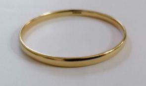 A 9ct yellow gold bangle, hallmarked, 28g