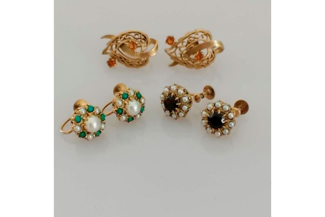 Two pairs of Edwardian screw-back gold pearl earring decorated with turquoise and garnets - Image 1 of 2
