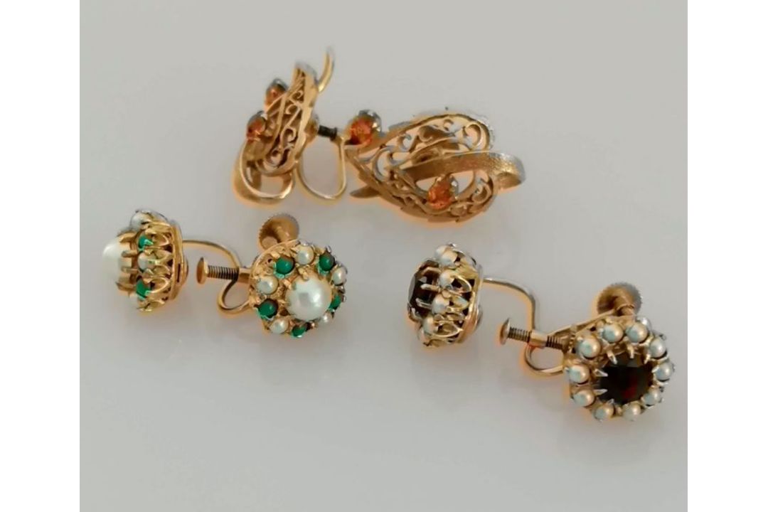 Two pairs of Edwardian screw-back gold pearl earring decorated with turquoise and garnets - Image 2 of 2