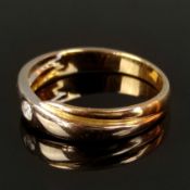 Bandring mit eingelassenem Diamanten, 750/18K Weiß-/Gelbgold (punziert), 2,86g, mittig kleiner Bril