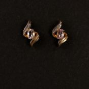 Paar Gold-Ohrstecker, 585/14K Gelbgold (punziert), 2,5g, mittig oval facettierte Schmucksteine in r