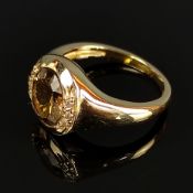 Gold-Ring, 585/14K Gelbgold (punziert), 4,5g, mittig oval facettierter Schmuckstein, links und rech