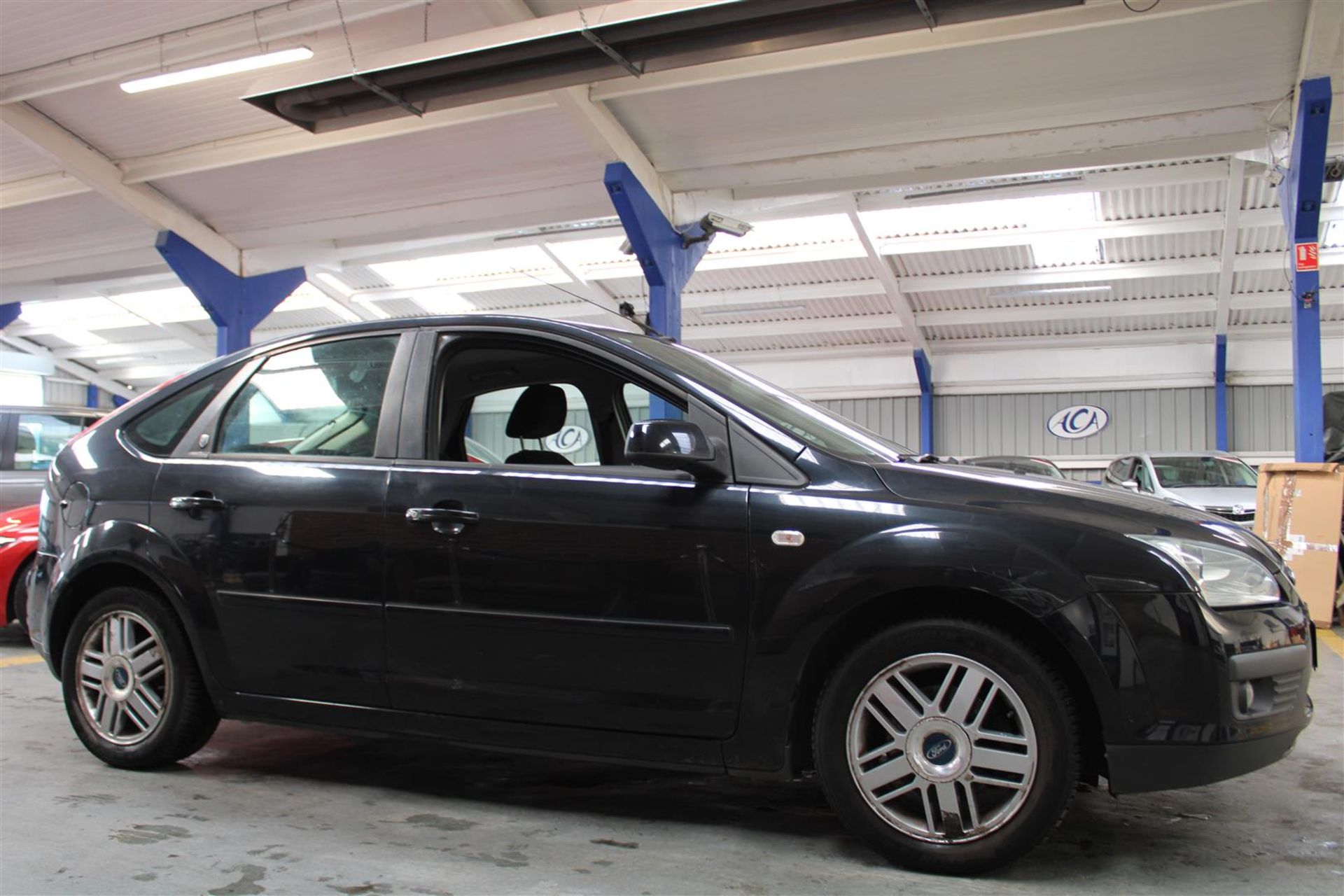 06 06 Ford Focus Ghia - Image 23 of 33