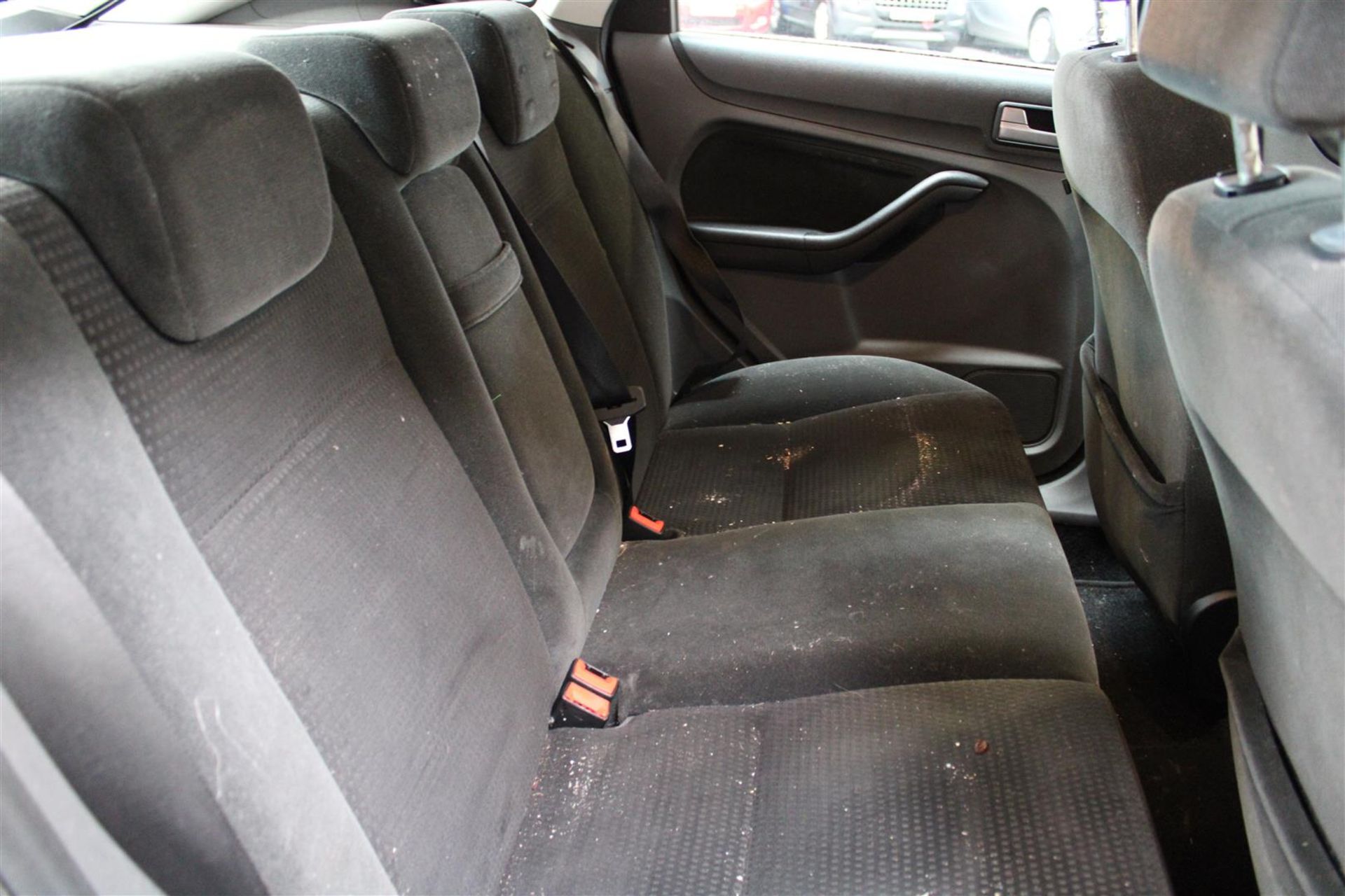 06 06 Ford Focus Ghia - Image 14 of 33