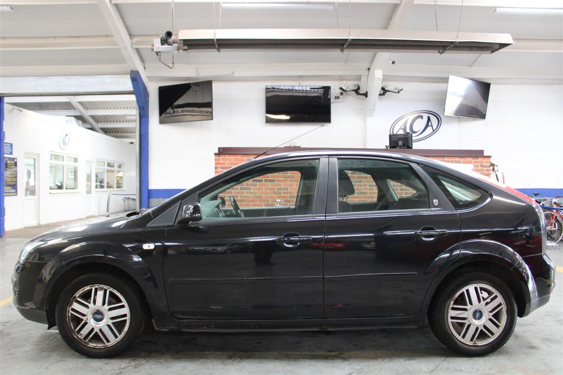 06 06 Ford Focus Ghia - Image 33 of 33