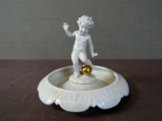 Schaubach-Kunst Schale mit Putto auf
