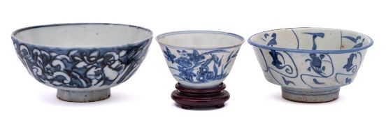 Two Chinese blue and white wreck cargo bowls and a similar teabowl: one from the Tek Sing wreck