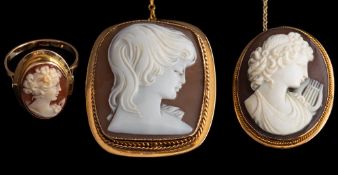 A shell cameo ring,: the oval shell cameo carved with a woman's profile, stamped 750,