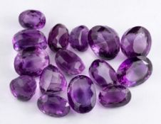 Fifteen unset amethysts,: the oval and circular cut amethysts, approximately 127.00 carats total.