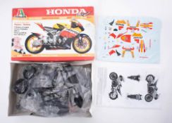 Heller models, a 1/8th scale BMW 100 RT Gendarmerie motorcycle kit: sealed bags,