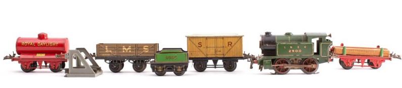 A Hornby O gauge electric LNER 0-4-0 tank locomotive 2900: together with four pieces of rolling