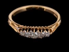 A diamond five stone ring,: set with five old cut diamonds, approximately 0.