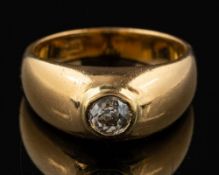 An 18 carat gold diamond gypsy ring:, the brilliant cut diamond,
