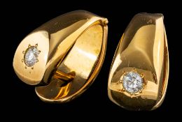 A pair of diamond set cufflinks,: each set with a brilliant cut diamond, approximately 1.