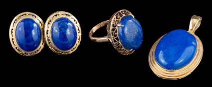 A lapis lazuli ring,: the oval cabochon lapis lazuli in a four claw setting,
