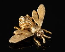 A 9 carat gold bug brooch, stamped 375 with full London hallmarks,: 3.4cm wide, 6.6g.