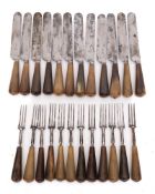 Twelve steel and horn handled table knives: by Robt.