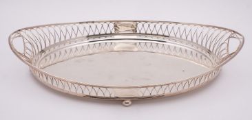 An Edward VII silver serving tray, maker Ellis & Co, Birmingham,